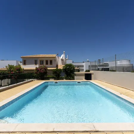 #416 Spacious Private Pool, Bbq & Parking Villa