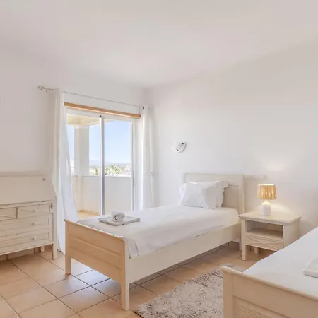 #416 Spacious Private Pool, Bbq & Parking Villa