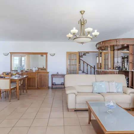 #416 Spacious Private Pool, Bbq & Parking Villa *